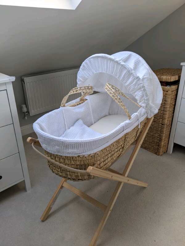 cuggl waffle moses basket with stand